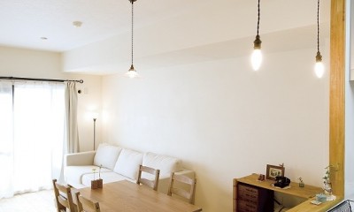 大阪府Tさん邸：ＤＩＹで古い家具が似合うナチュラル空間に (LDK)
