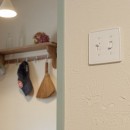 大阪府Iさん邸：実家の一部を増改築し、デザインにこだわった子世帯の住まいへの写真 DIYで仕上げた珪藻土の壁