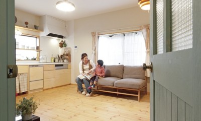 大阪府Iさん邸：実家の一部を増改築し、デザインにこだわった子世帯の住まいへ (温もり感のあるLDK)
