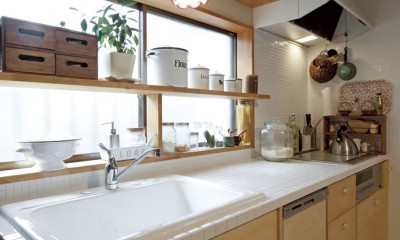 大阪府Iさん邸：実家の一部を増改築し、デザインにこだわった子世帯の住まいへ (木のキッチン)