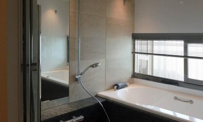 プレミアムマンションのリノベーション計画〜都会の森の家 (浴室)