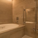 高級マンションのリノベーション〜高台のフレンチシックな家の写真 浴室
