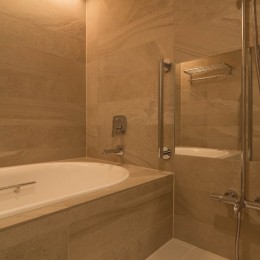 高級マンションのリノベーション〜高台のフレンチシックな家 (浴室)