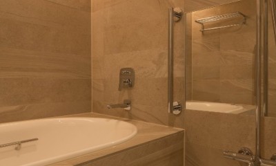 高級マンションのリノベーション〜高台のフレンチシックな家 (浴室)