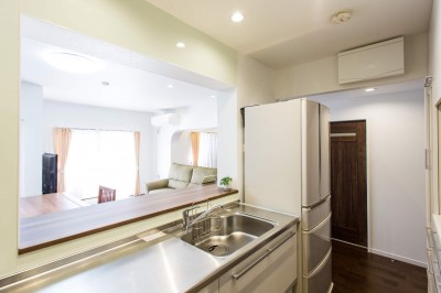 キッチン (築21年のマンションを、暖かく手入れしやすい住まいへリノベーション)