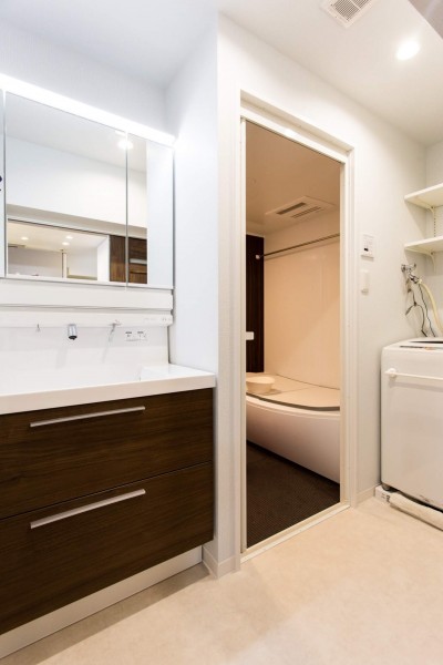 バスルーム (築21年のマンションを、暖かく手入れしやすい住まいへリノベーション)