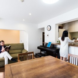 築21年のマンションを、暖かく手入れしやすい住まいへリノベーション (リビング)