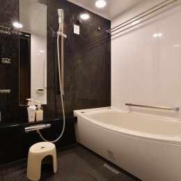 南国のリゾートホテルのような空間を東京の自宅で実現 (バスルーム)
