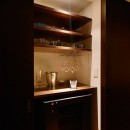 南国のリゾートホテルのような空間を東京の自宅で実現の写真 キッチン