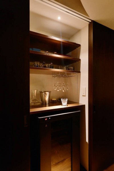 南国のリゾートホテルのような空間を東京の自宅で実現 (キッチン)