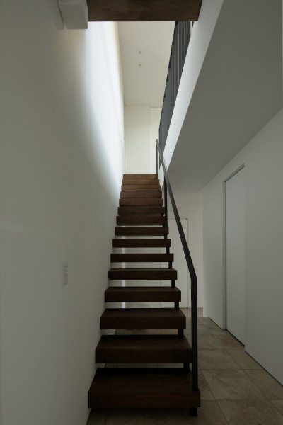 階段 (三鷹の家~緑を望む大開口の家)