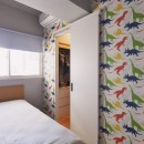 グレー×ネイビーを大胆に取り入れたニューヨークスタイルの家の写真 ベッドルーム
