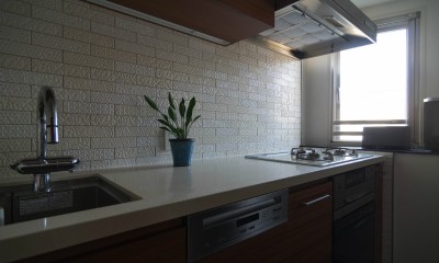 キッチン｜漆喰と輸入クロスを使ったマンションリノベーション