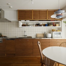キッチン (塩梅-実現できる？50平米のコンパクトな家で家族それぞれのマイスペース)