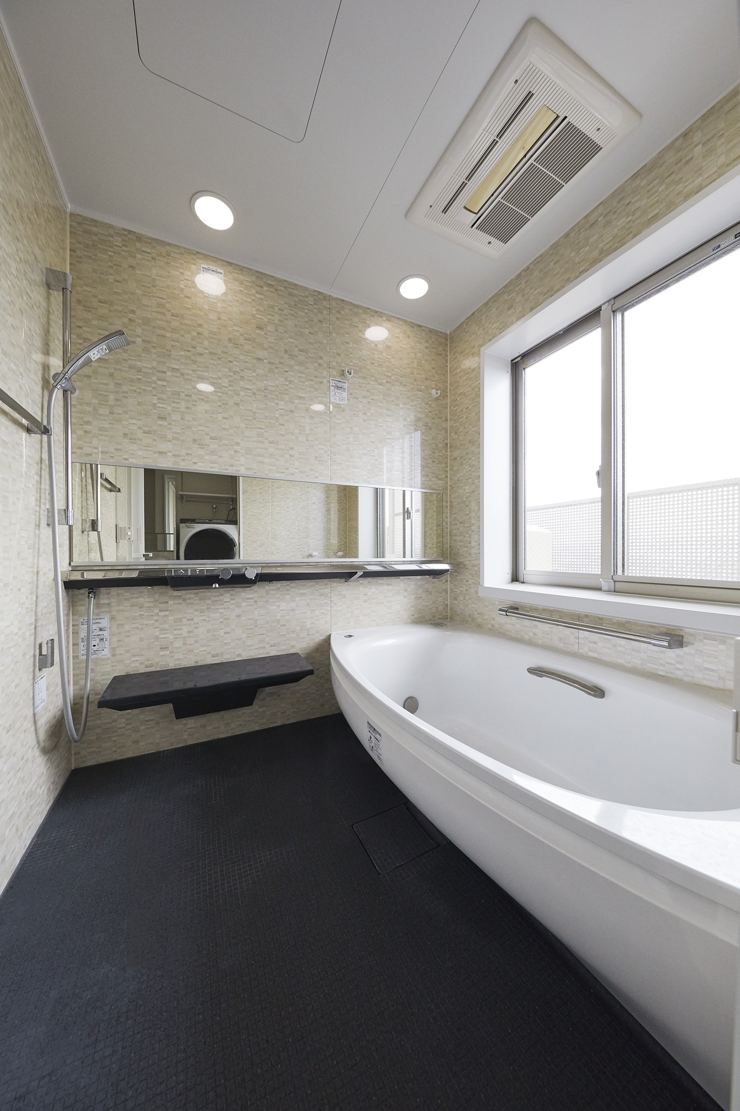 バス/トイレ事例：浴室（鏡面と大理石がポイント　高級感と使いやすさにこだわった全面リフォーム）