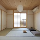 大屋根と木の温もりに包まれた家の写真 和室