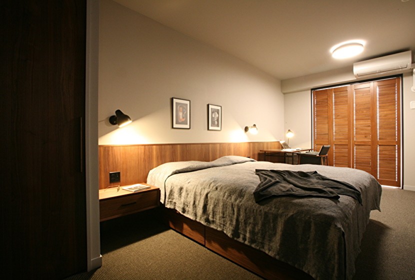 ベッドルーム事例：ウォールランプの優しい光（K邸）