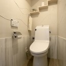 ローズウッドが映える古都鎌倉の住まいの写真 ナチュラルテイストのトイレ