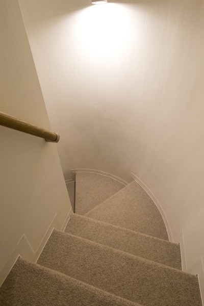 階段 (M様邸＿こだわりキッチンのシンプル空間)