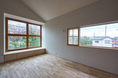 景色の窓・採光の窓 (木々と木の窓の家)