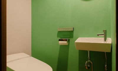 トイレ｜N様邸＿2人で塗った壁のアクセントカラー