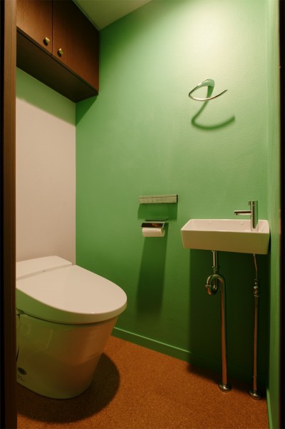 トイレ (N様邸＿2人で塗った壁のアクセントカラー)