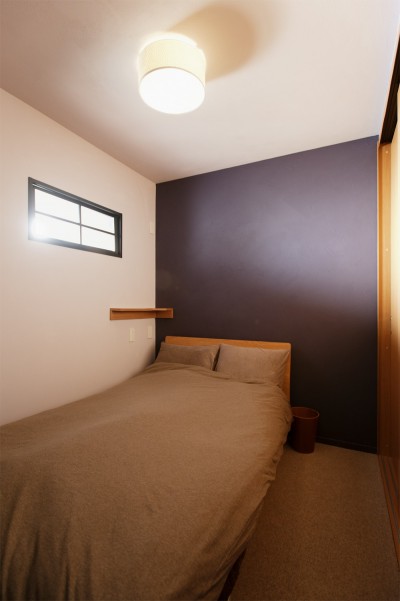 寝室 (N様邸＿2人で塗った壁のアクセントカラー)