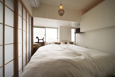 コンパクトな寝室 (狭さはアイデアで解消！すっきりおしゃれな住まい)