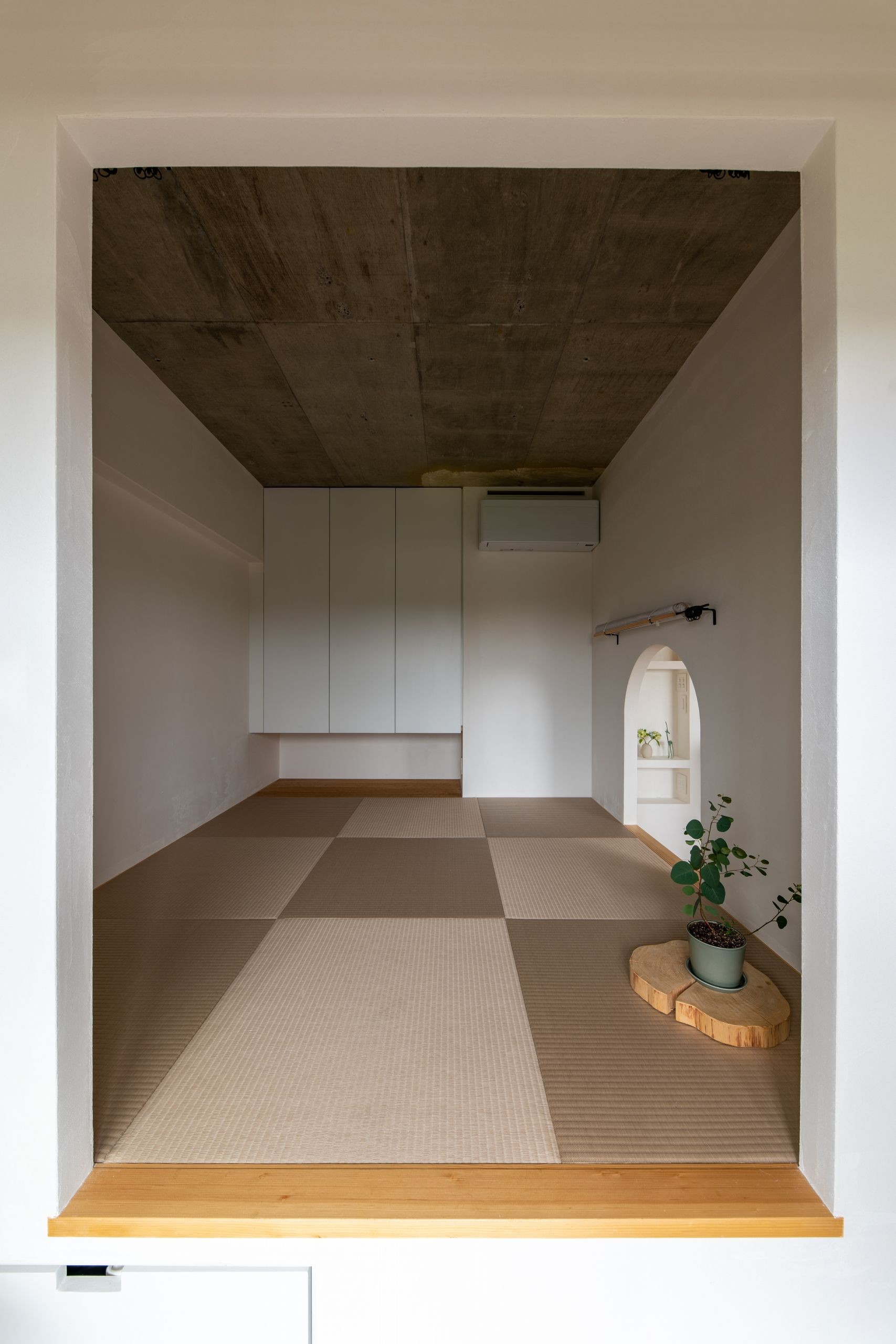 小上がりの和室 気配と見通し 高さを変えながら視線が抜ける家 その他事例 Suvaco スバコ