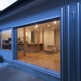 鎌倉の家〜祖父母の家を引き継ぐ木造戸建てリノベーション〜 (フルオープンウィンドウでつながるLDK)