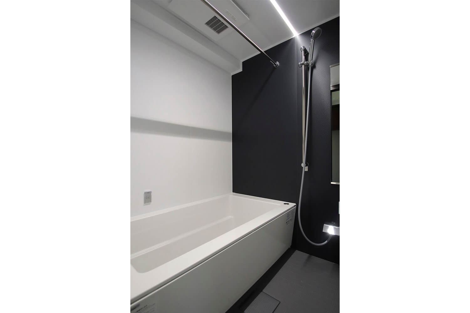 バス/トイレ事例：浴室（インダストリアル×ナチュラルの調和がとれた広々空間へ）