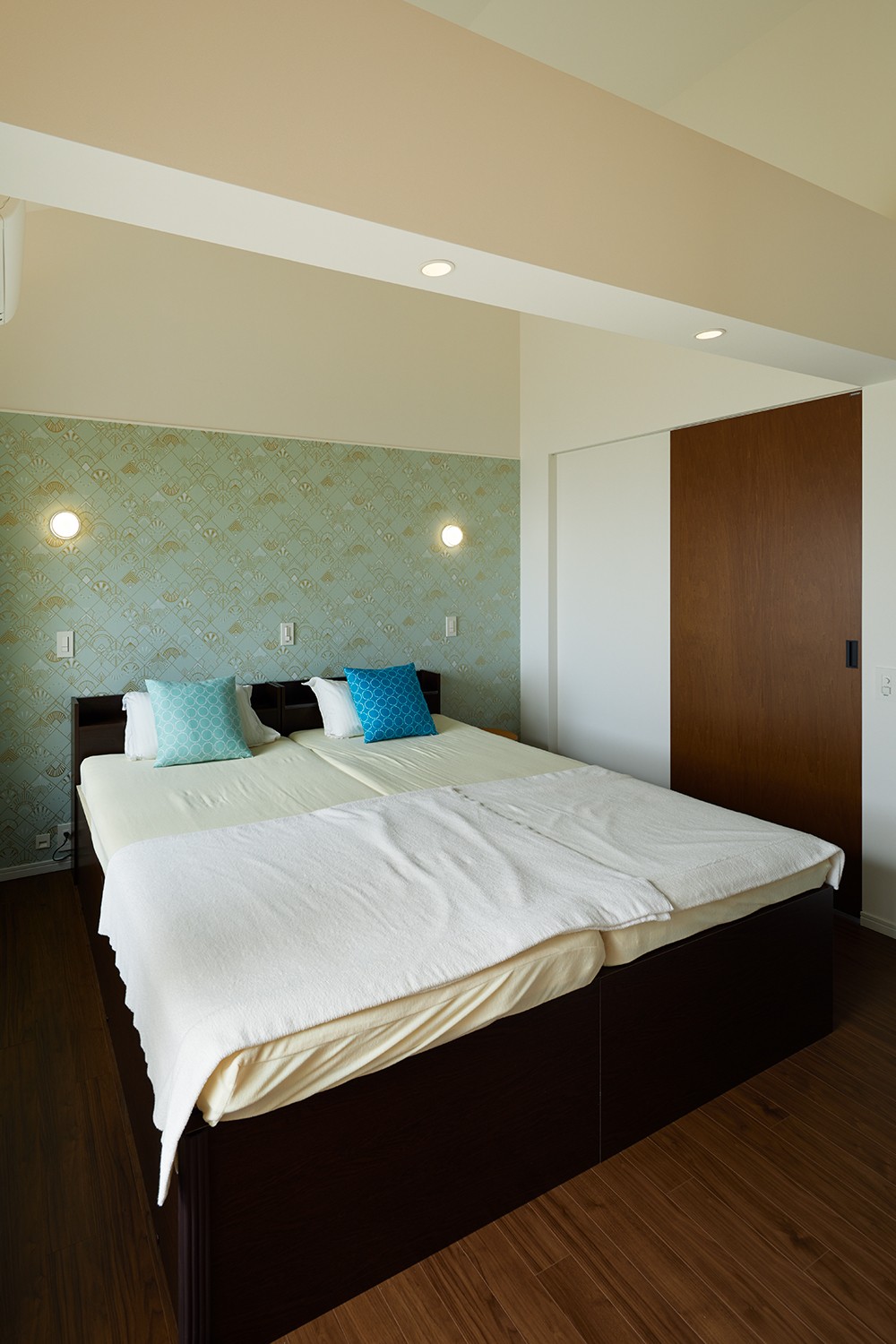 寝室のアクセントクロス 国立の改装 ベッドルーム事例 Suvaco スバコ