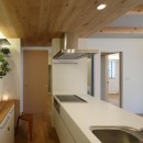 木の温かみのある2世帯住宅 ( 関町北の家 )の写真 親世帯キッチン