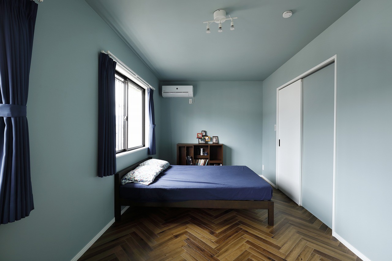 ベッドルーム事例：寝室はシンプルに、心地よく（COLORFUL × STYLISH）