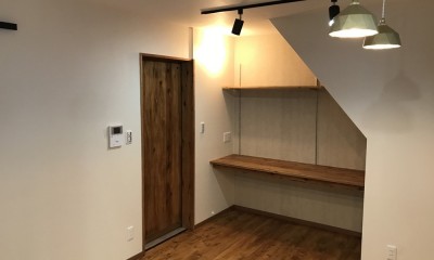 LDK｜神戸松原通の家「レトロテイスト」な戸建て住宅