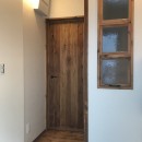 神戸松原通の家「レトロテイスト」な戸建て住宅の写真 玄関
