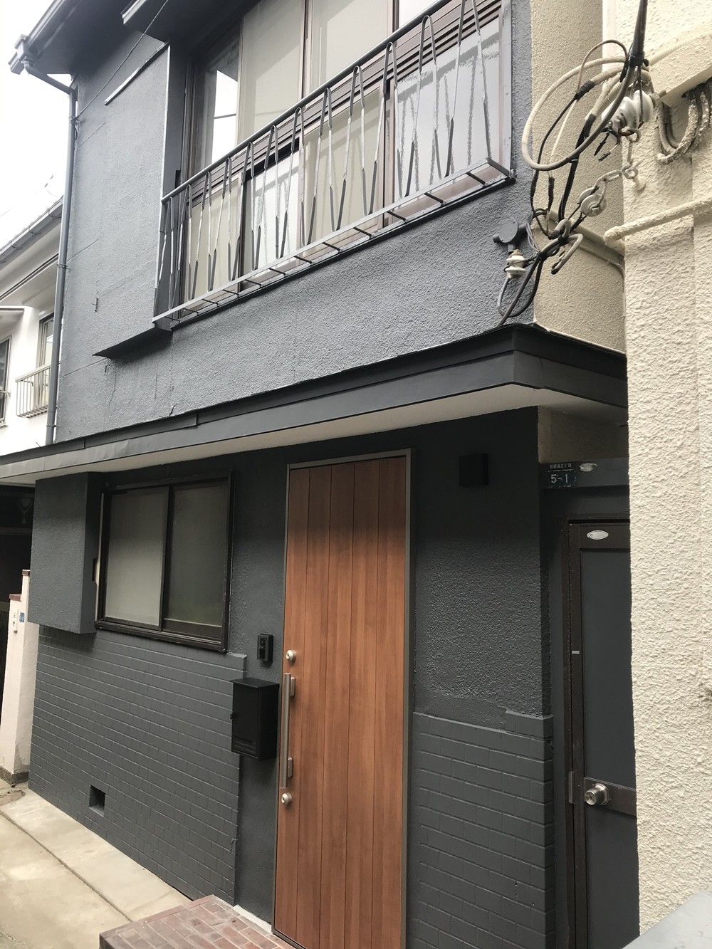 外観 神戸松原通の家 レトロテイスト な戸建て住宅 外観事例 Suvaco スバコ 外観 神戸松原通の家 レトロテイスト な戸建て住宅 外観事例 Suvaco スバコ