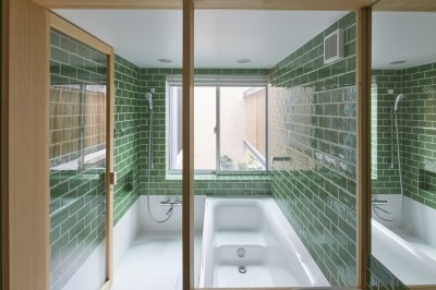浴室 (きいちゃんち～狭小地を有効に活用した2世帯住宅)