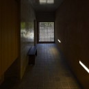北鎌倉の家～伝統美と遊び心が融合する家の写真 玄関