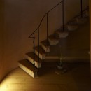北鎌倉の家～伝統美と遊び心が融合する家の写真 階段