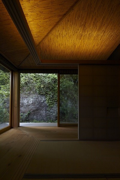 茶室 (北鎌倉の家～伝統美と遊び心が融合する家)
