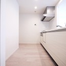 ナチュラルな白木調の部屋の写真 キッチン