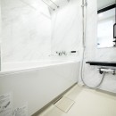 ナチュラルな白木調の部屋の写真 バスルーム