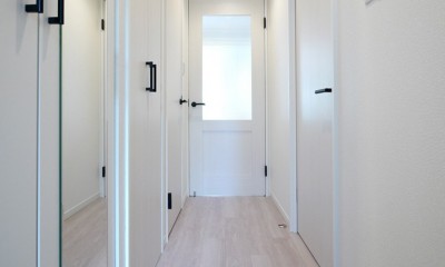 ナチュラルな白木調の部屋 (廊下)