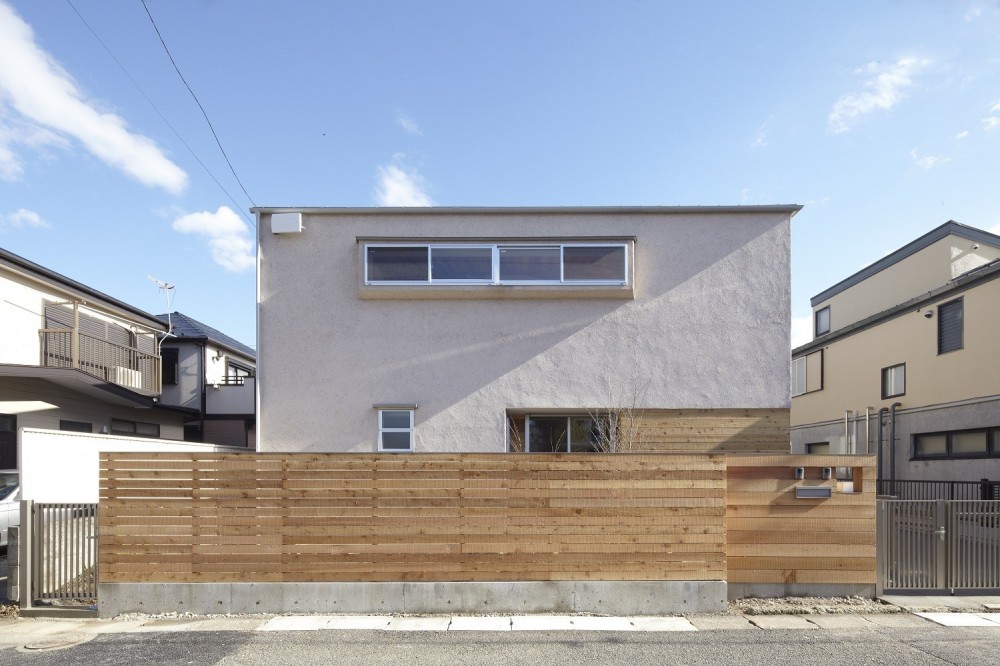 多田　博「黒部丘の家～湘南の紙飛行機屋根の2世帯住宅」