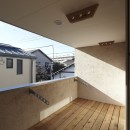 黒部丘の家～湘南の紙飛行機屋根の2世帯住宅の写真 テラス