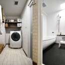 体にやさしい家づくりの写真 白を基調としたランドリー&浴室