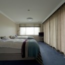 マントルピースの似合うマンションリノベの写真 上品で落ち着いた印象のベッドルーム