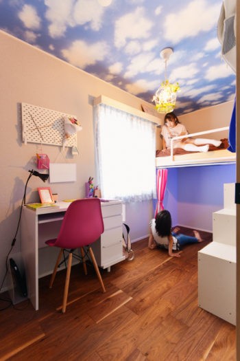 子供部屋事例：ロフトベッドのある子ども部屋（うんていにハンモックに隠し扉まで⁉　　　　　　　　　　　遊び心満載の毎日が楽しい家）