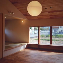 有田の家　子育て世代のシンプルな平屋 (畳コーナーのあるリビングダイニング)